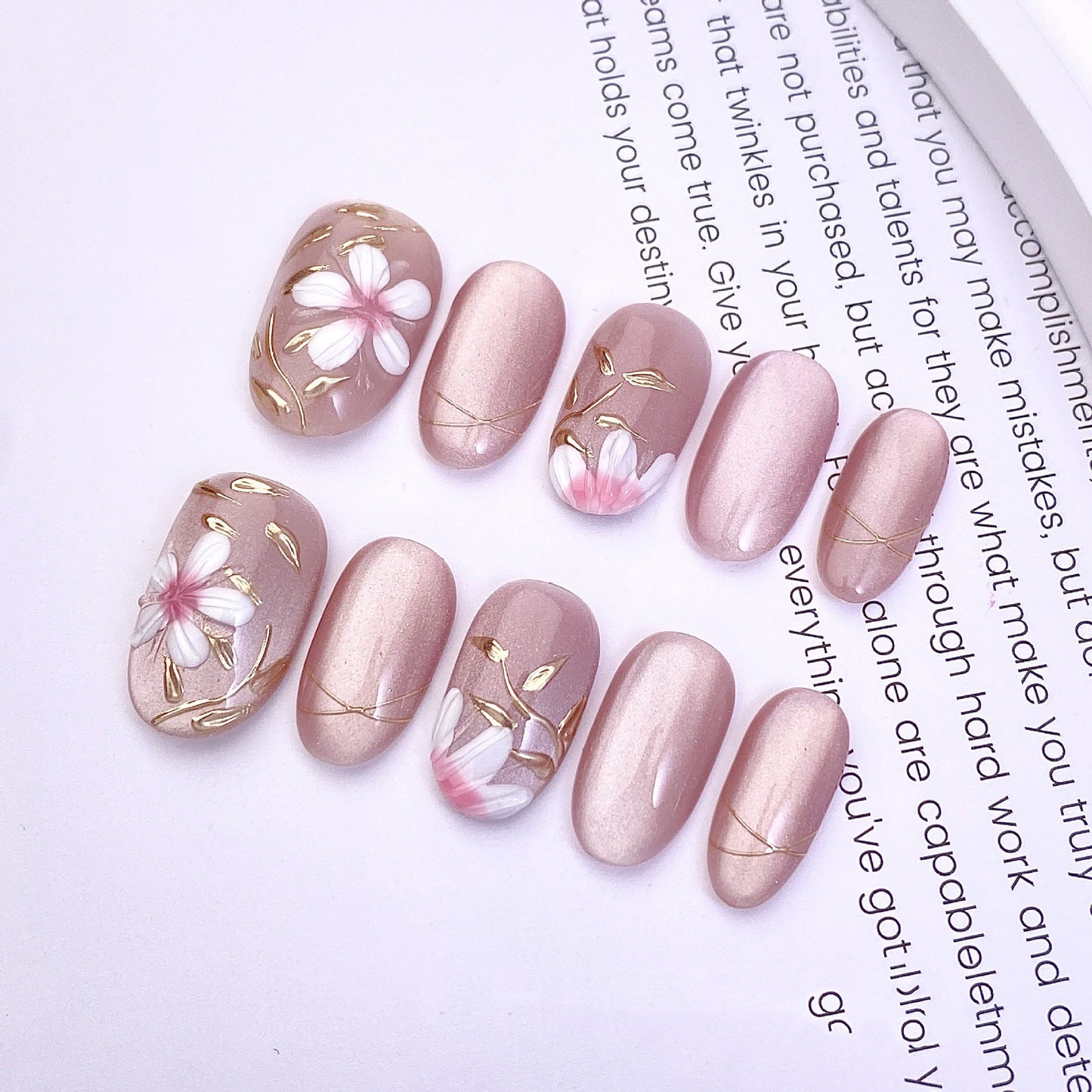 Artisan Cat-Eye & Chrome Press-on Nails | Short Oval Collection