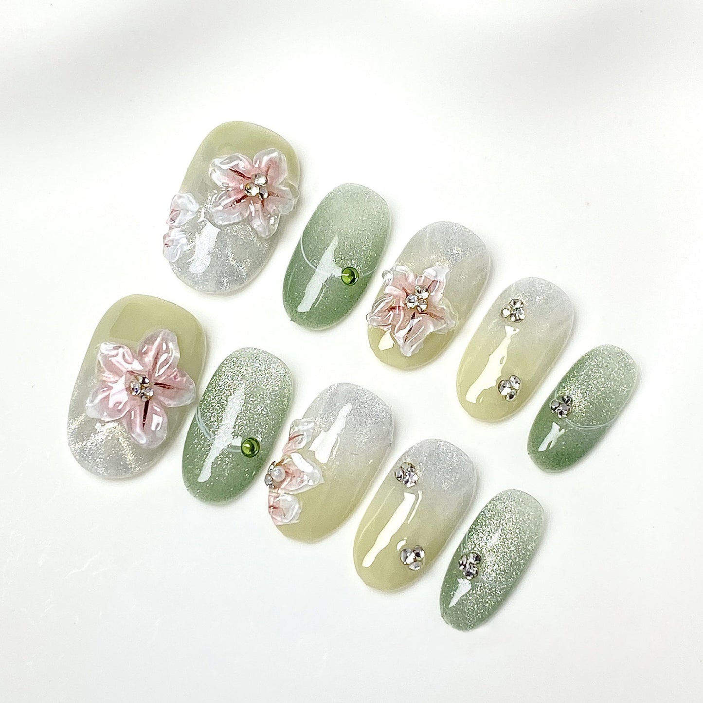 Artisan Cat-Eye & Chrome Press-on Nails | Short Oval Collection